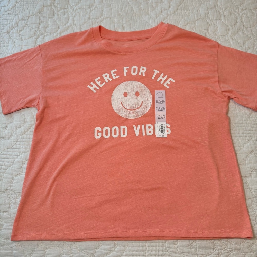 SO here for the good vibes top size XL